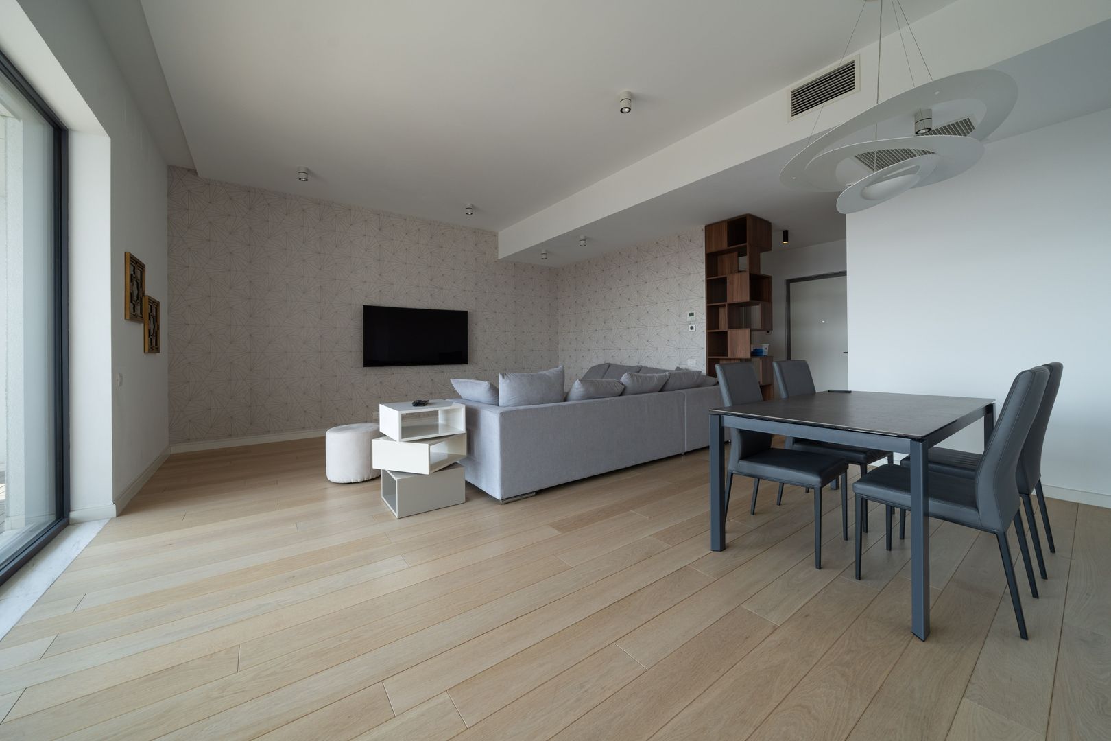 One Herastrau Park, apartament de 4 camere cu vedere lac.