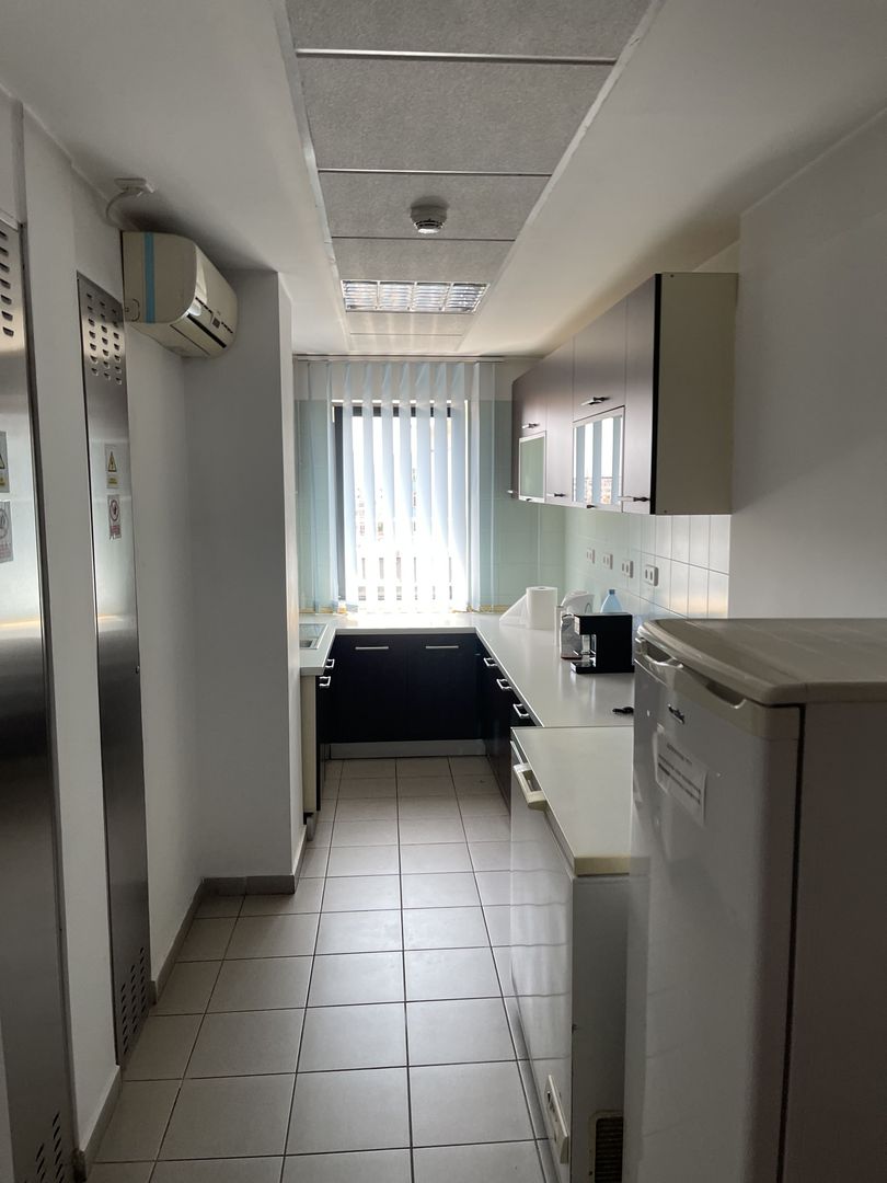 Clădire de birouri de închiriat disponibilă lângă Gara de Nord — 9