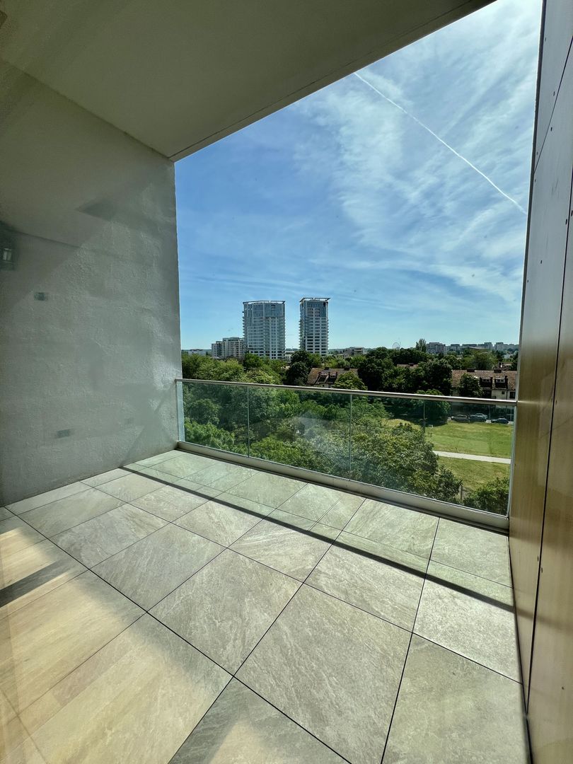Park view! Boutique block with premium finishes and top location