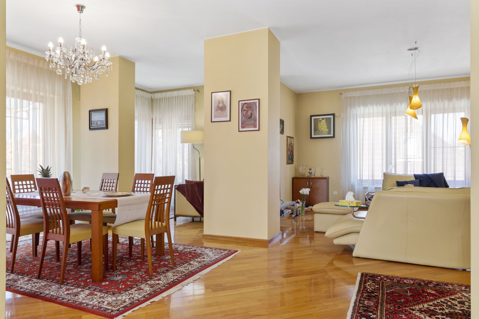 Dorobanti-Capitale,de vanzare  doua apartamente plus pod