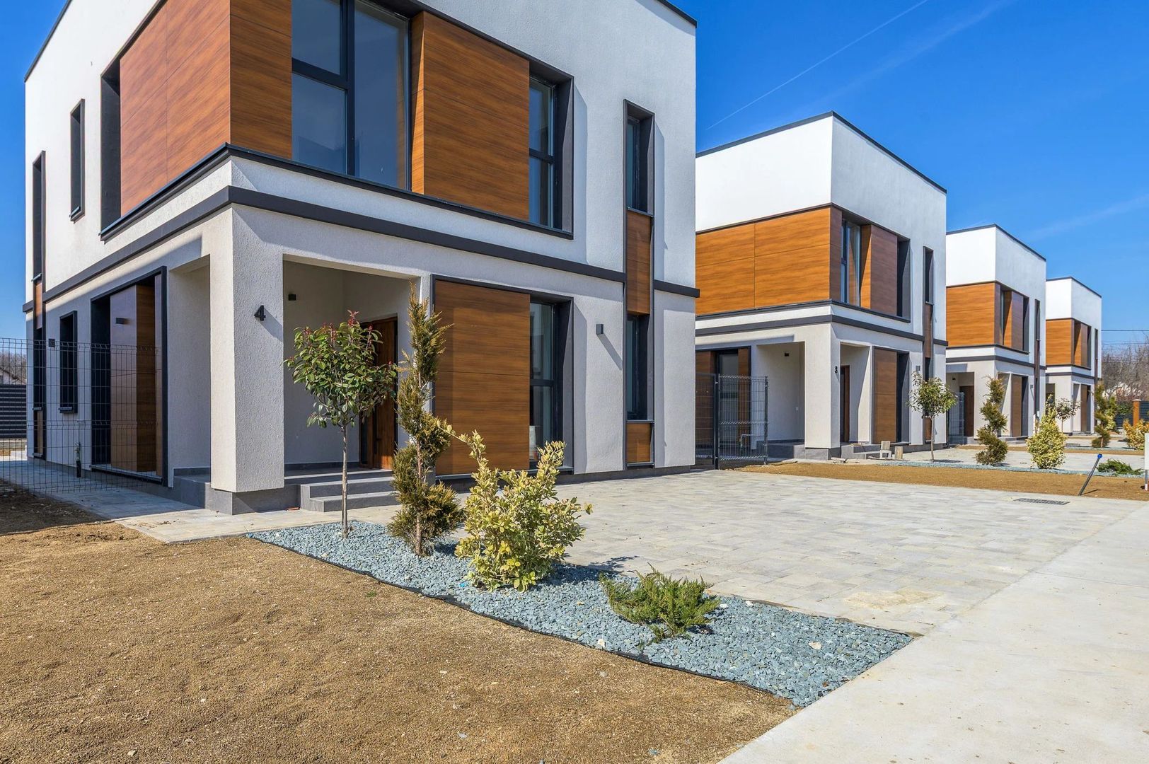 Pipera-Tunari / Completed houses / Swimming pool / Playground