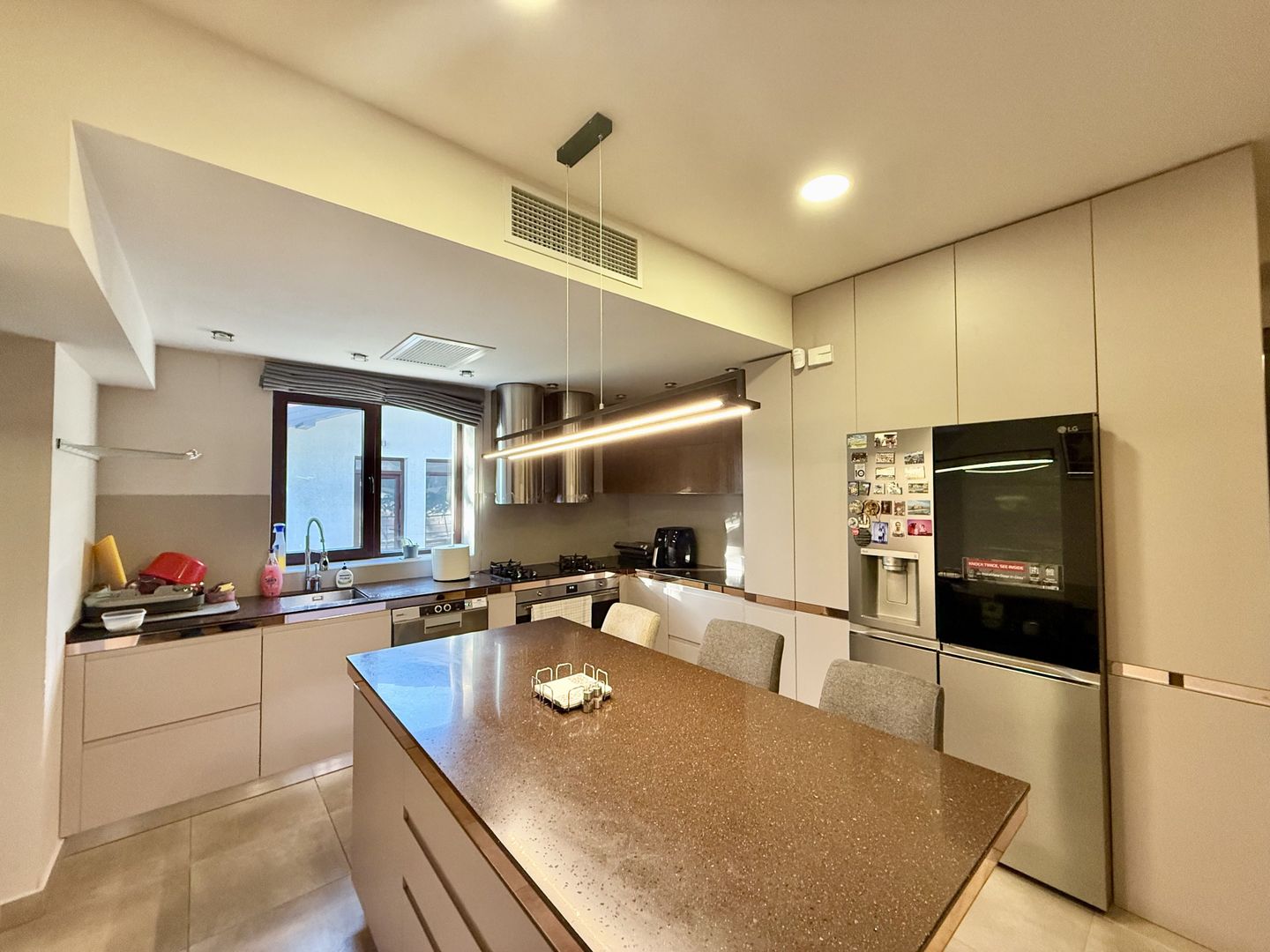 Gorgeous garden, swimming pool and full privacy – 1387 sqm land — 9