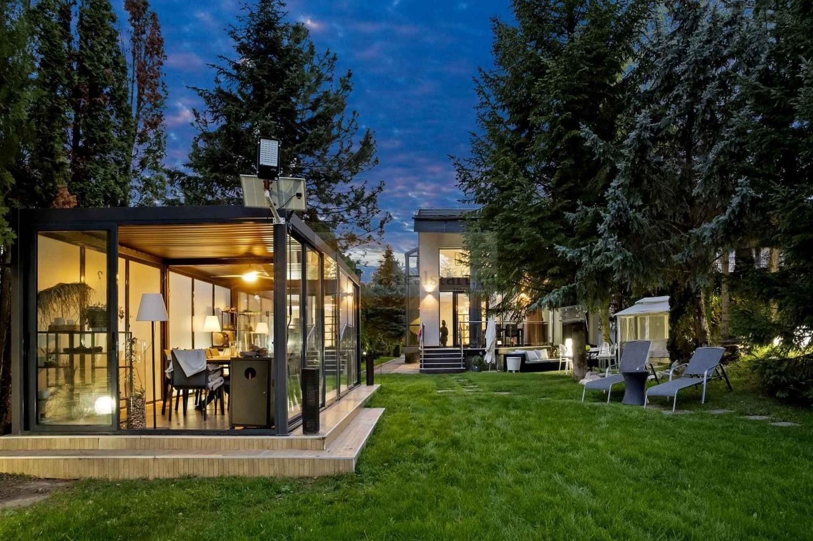 Spectacular villa on the shores of Lake Snagov / 3000 sqm land / Boat included