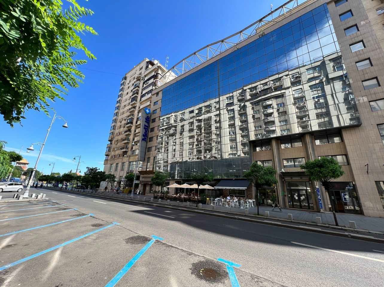Office spaces in Victoriei Square