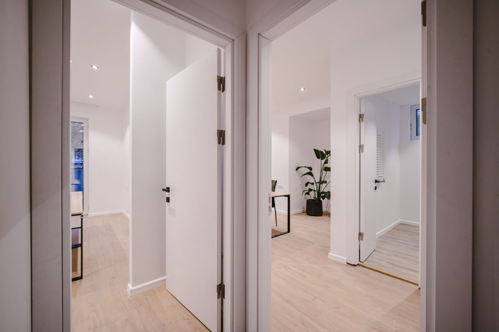 Apartament 4 camere - Calea Victoriei- terasa 46 mp — 9