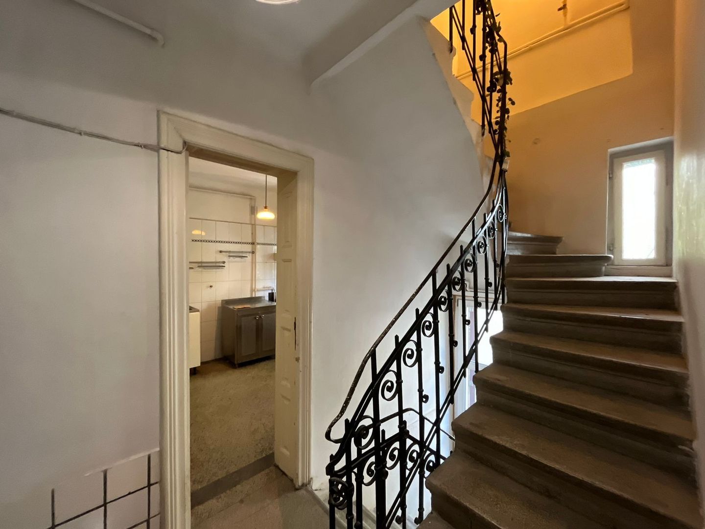 INTERWAR VILLA WITH SPECIAL ARCHITECTURE – Generous land, Capital area — 10