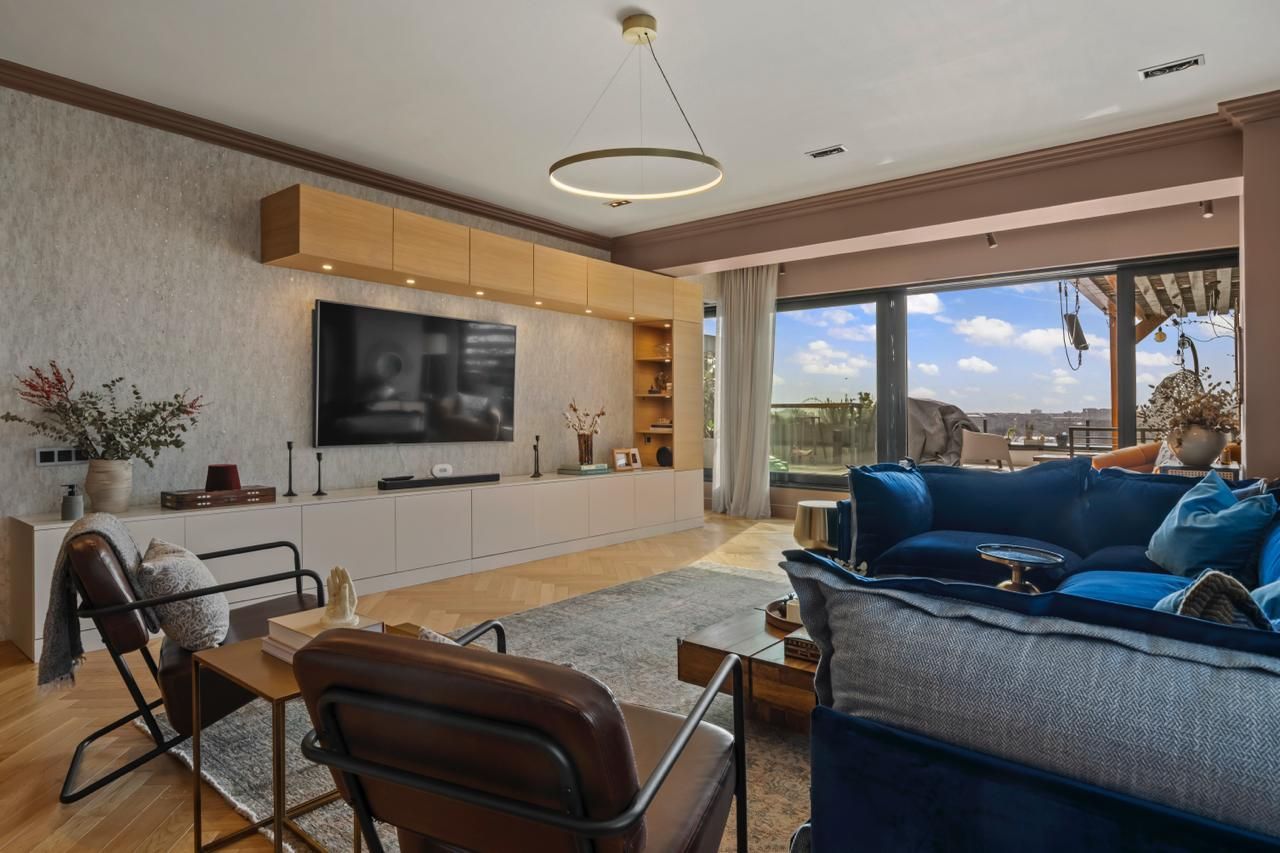 Spectacular Penthouse with Lake View / Laguna Residence — 2