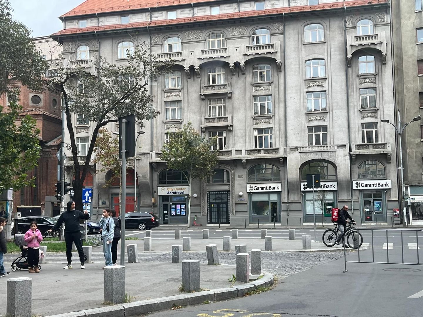 Universitate, spatiu comecial cu vad intens