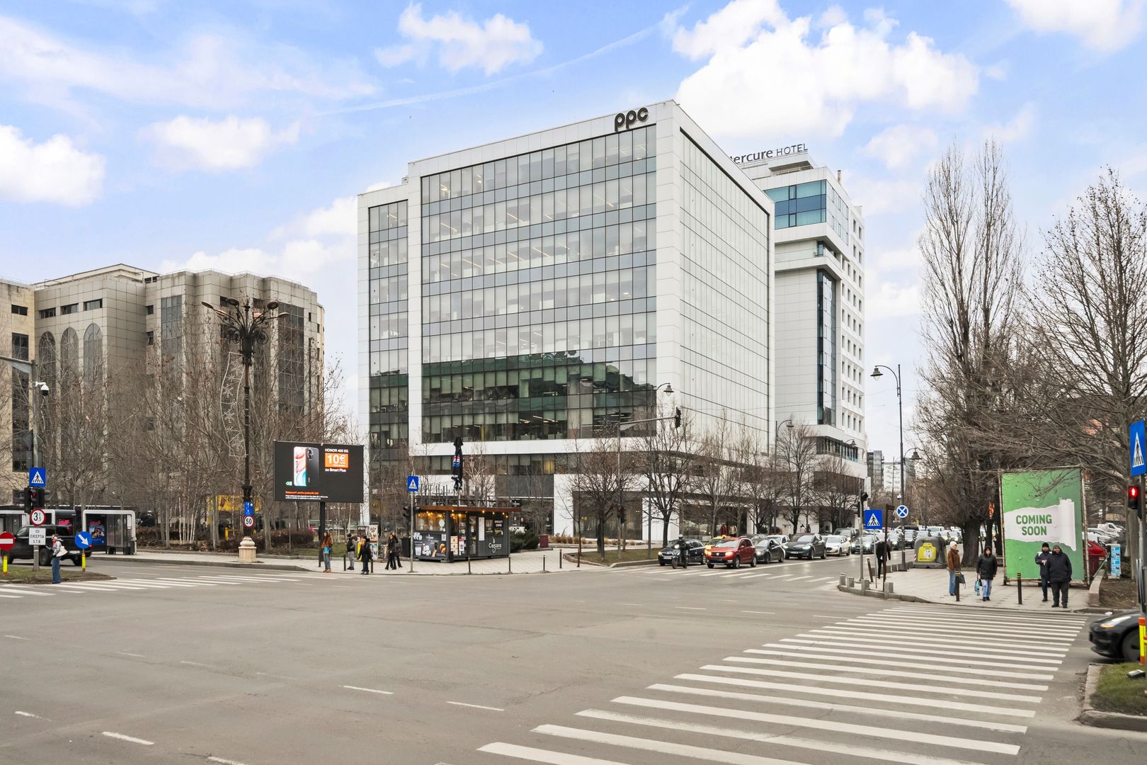 Commercial space available on Unirii Boulevard — 9