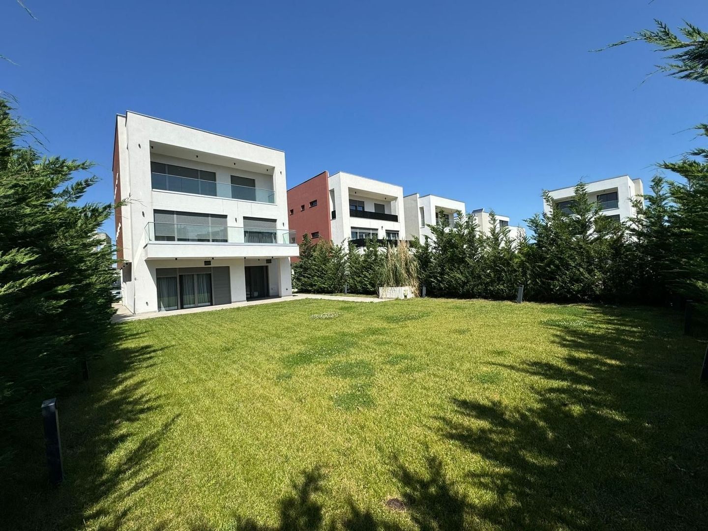 Complex exclusivist! Școală, gradiniță, spații verzi generoase