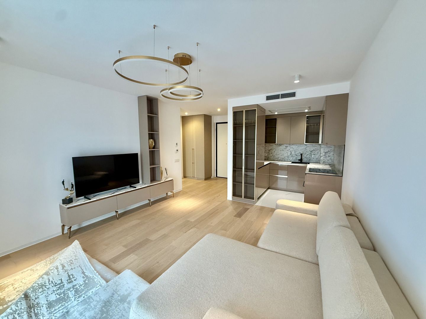 One Lake Club / apartament nou