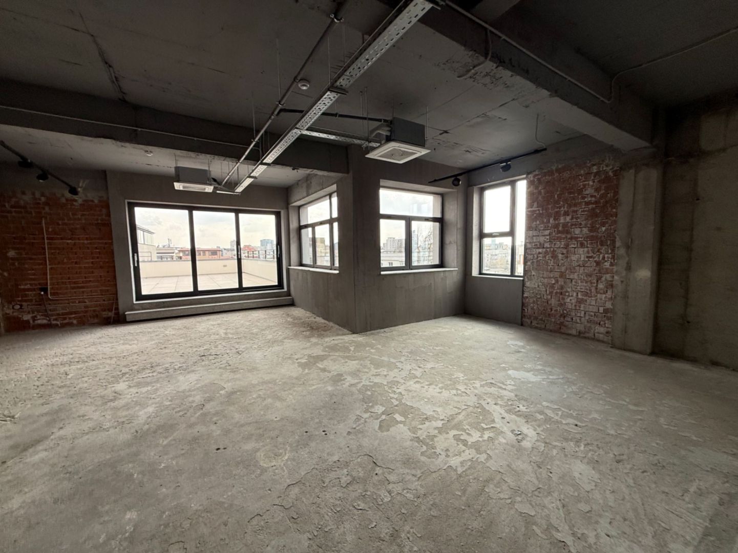 Boutique building / suitable for medical clinic, offices or commercial