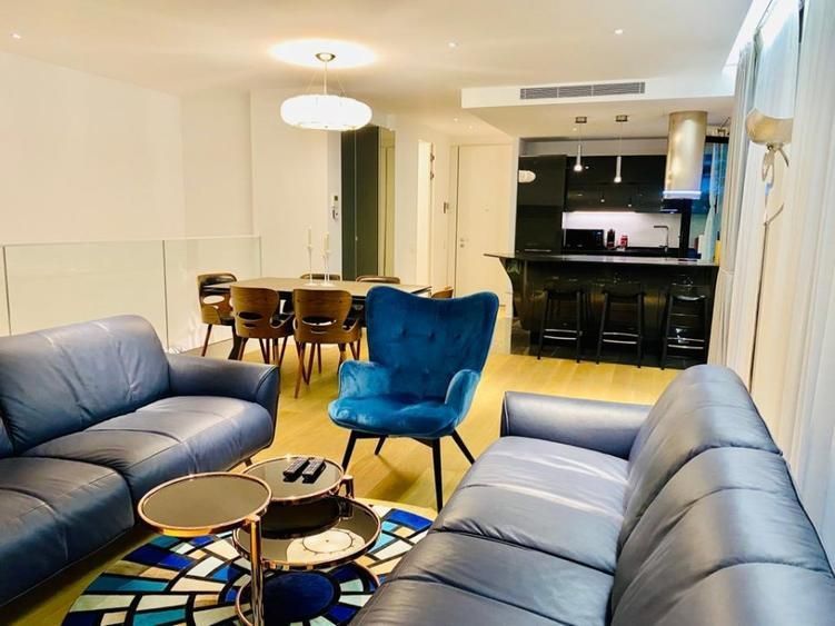 One Charles de Gaulle, duplex de Inchiriat 4 camere