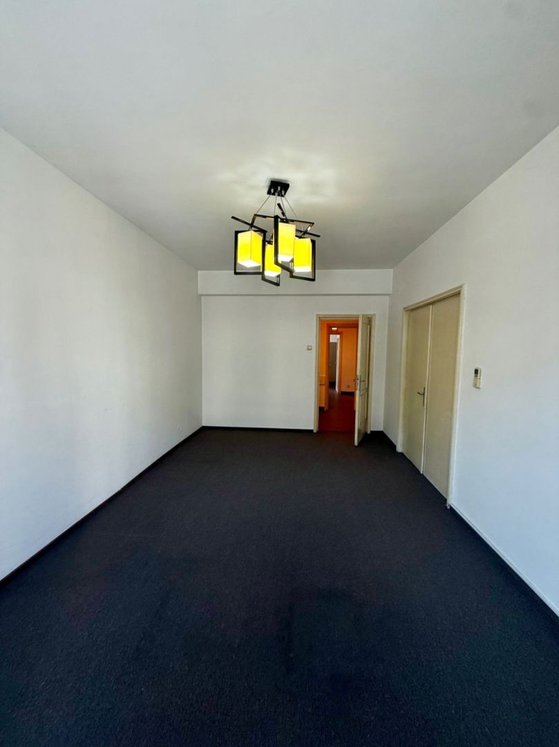 Roman Square | 4 rooms in a solid block, a stone's throw from the subway — 9