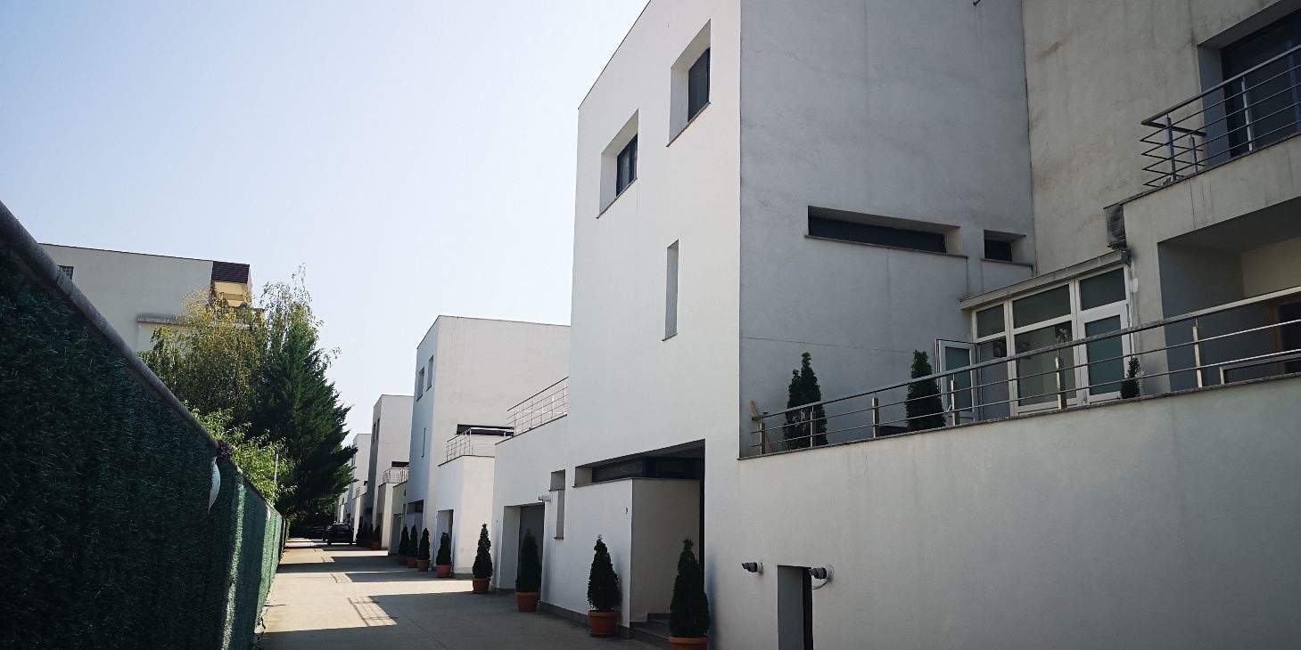 Gated Community! Gradina cu piscina! 4 dormitoare – Iancu Nicolae