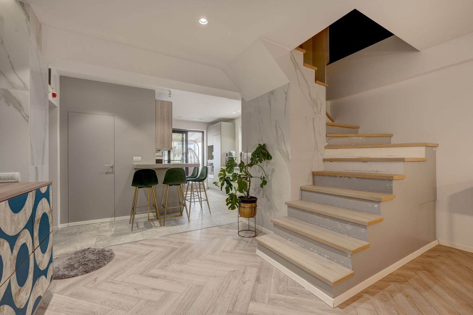 Apartament spectaculos 4 camere | 150 mp utili + terasă generoasă 70 mp | Delea