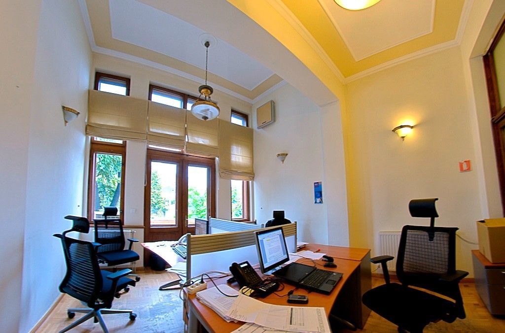 Piata Romana, vila interbelica consolidata. Ideal resedinta, birou — 9