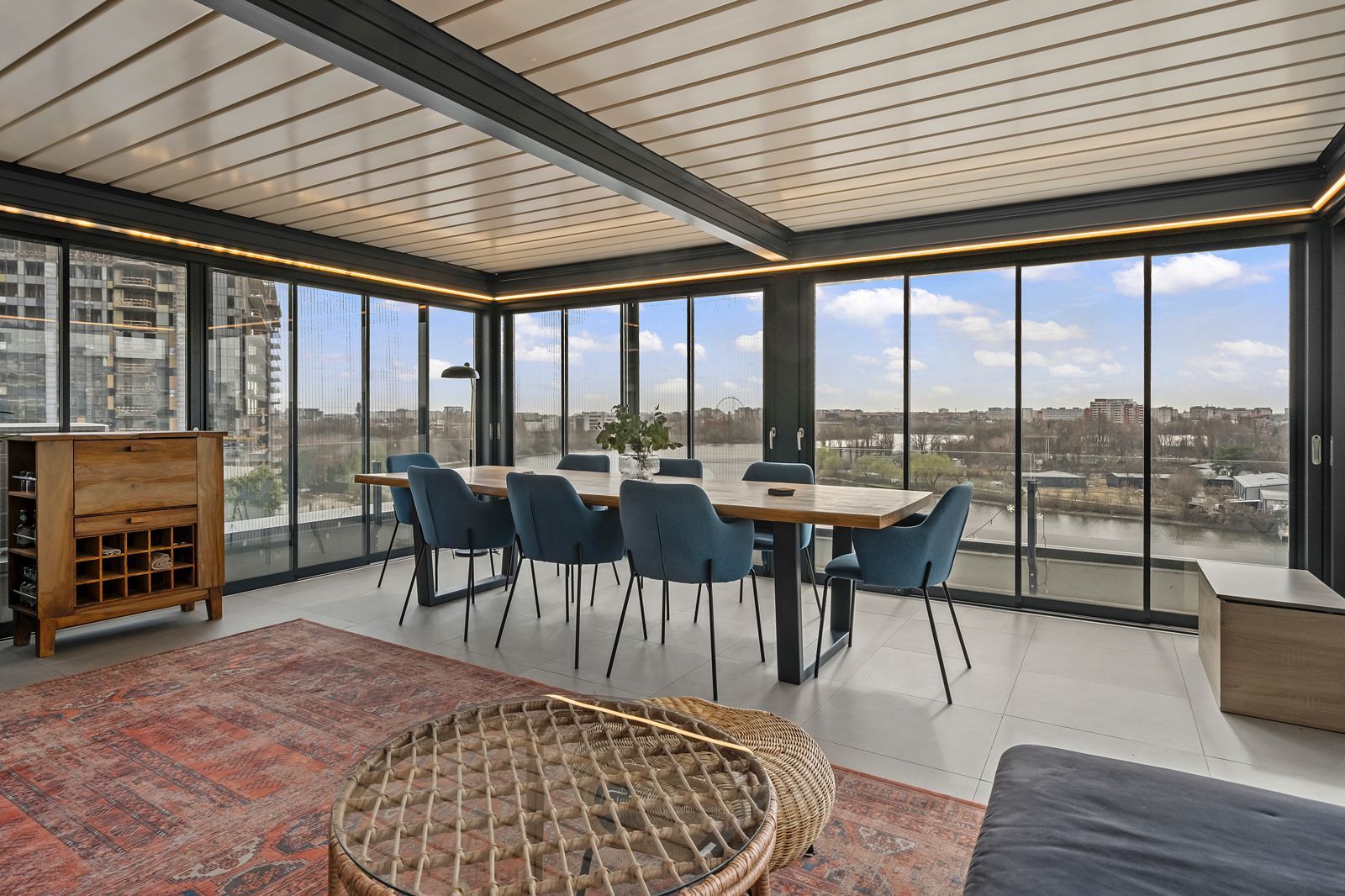 Spectacular Penthouse with Lake View / Laguna Residence — 9