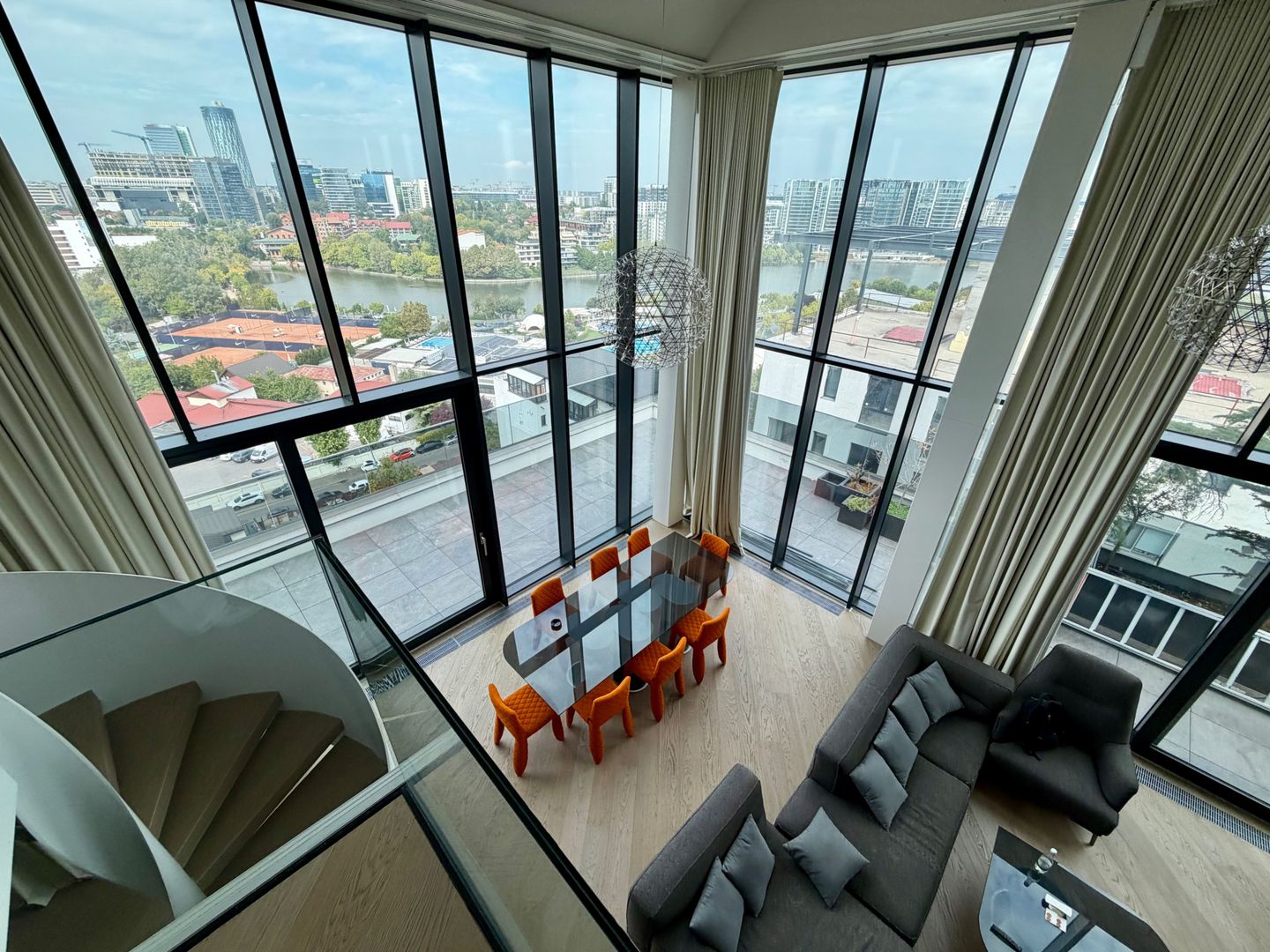 Penthouse unic! Vedere spectaculoasă spre lac