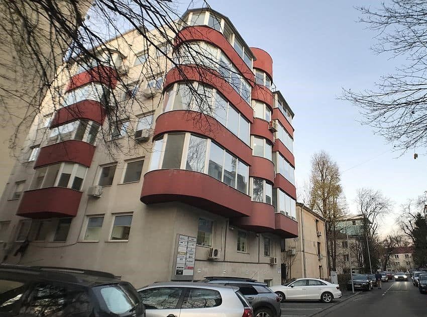 Strauss Office Building