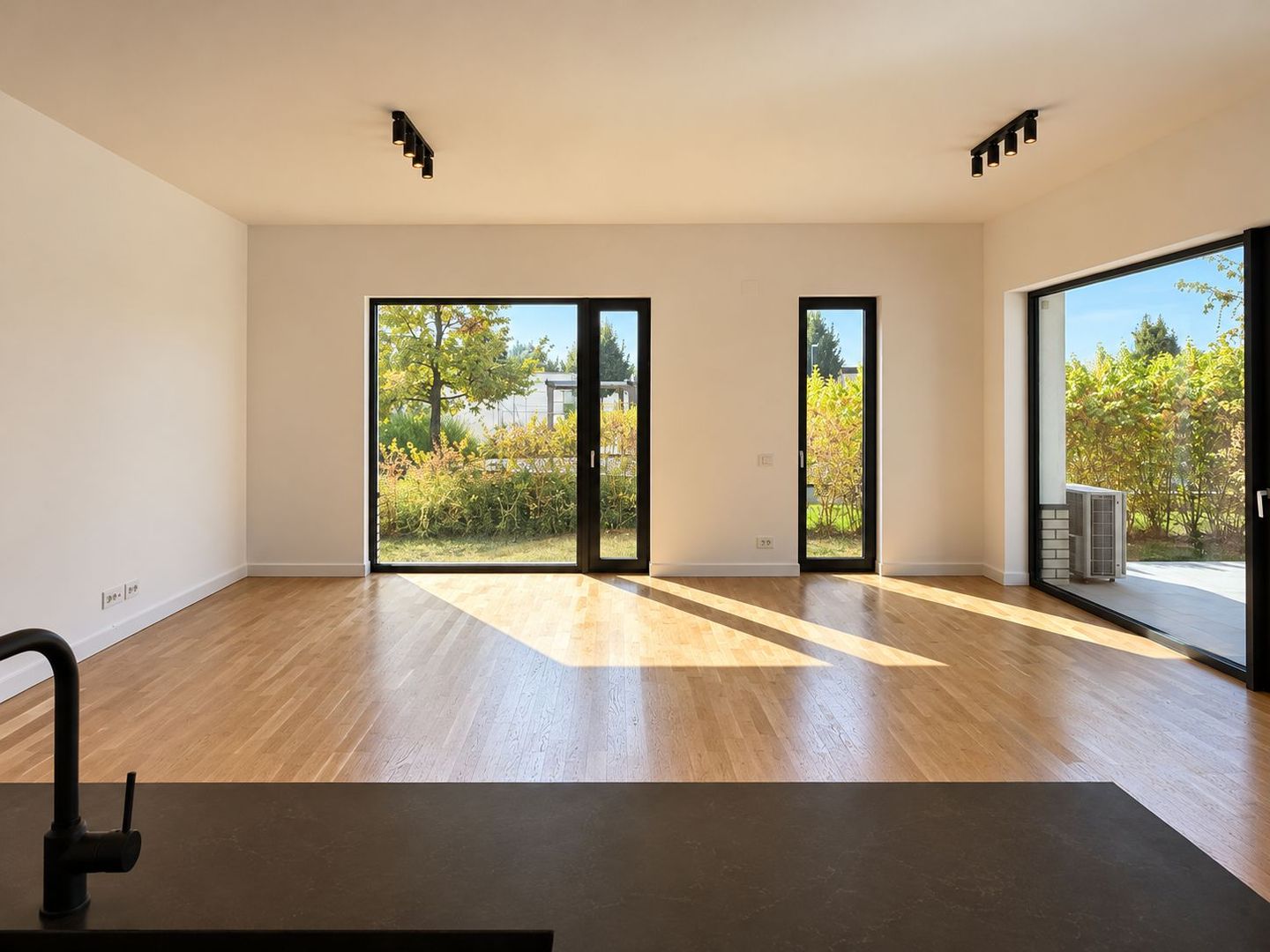 Apartament 4 camere cu grădină privată de 75 mp