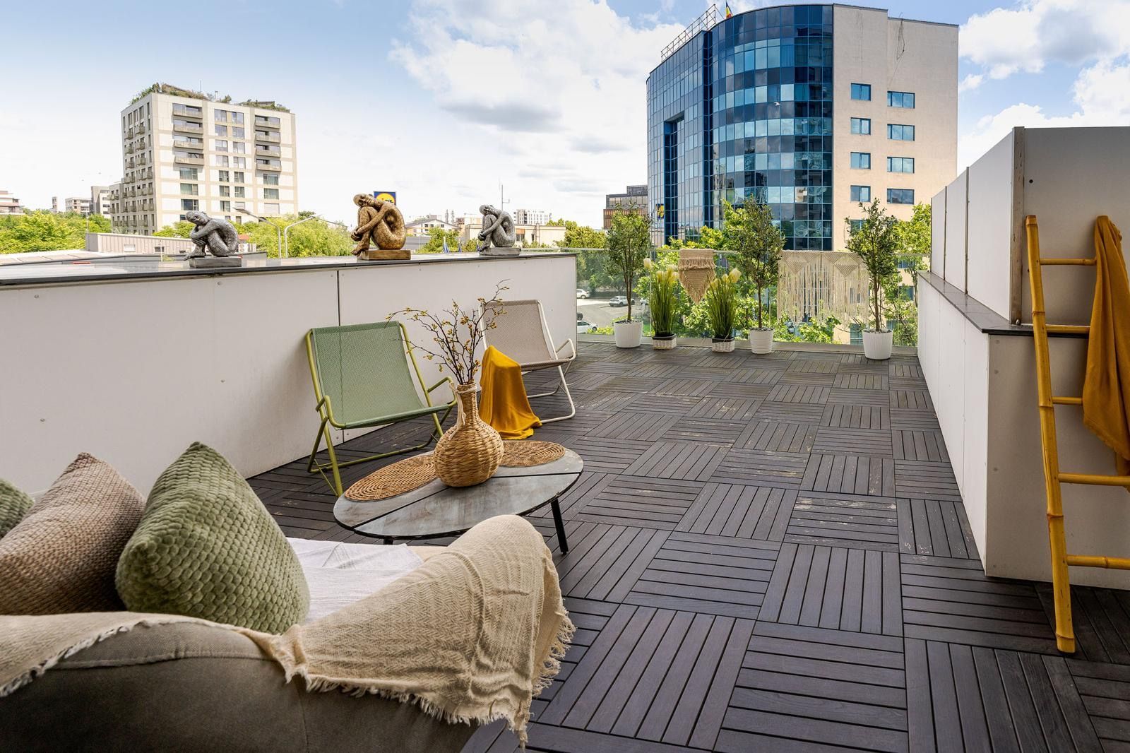 One Herastrau Towers / Intimate view