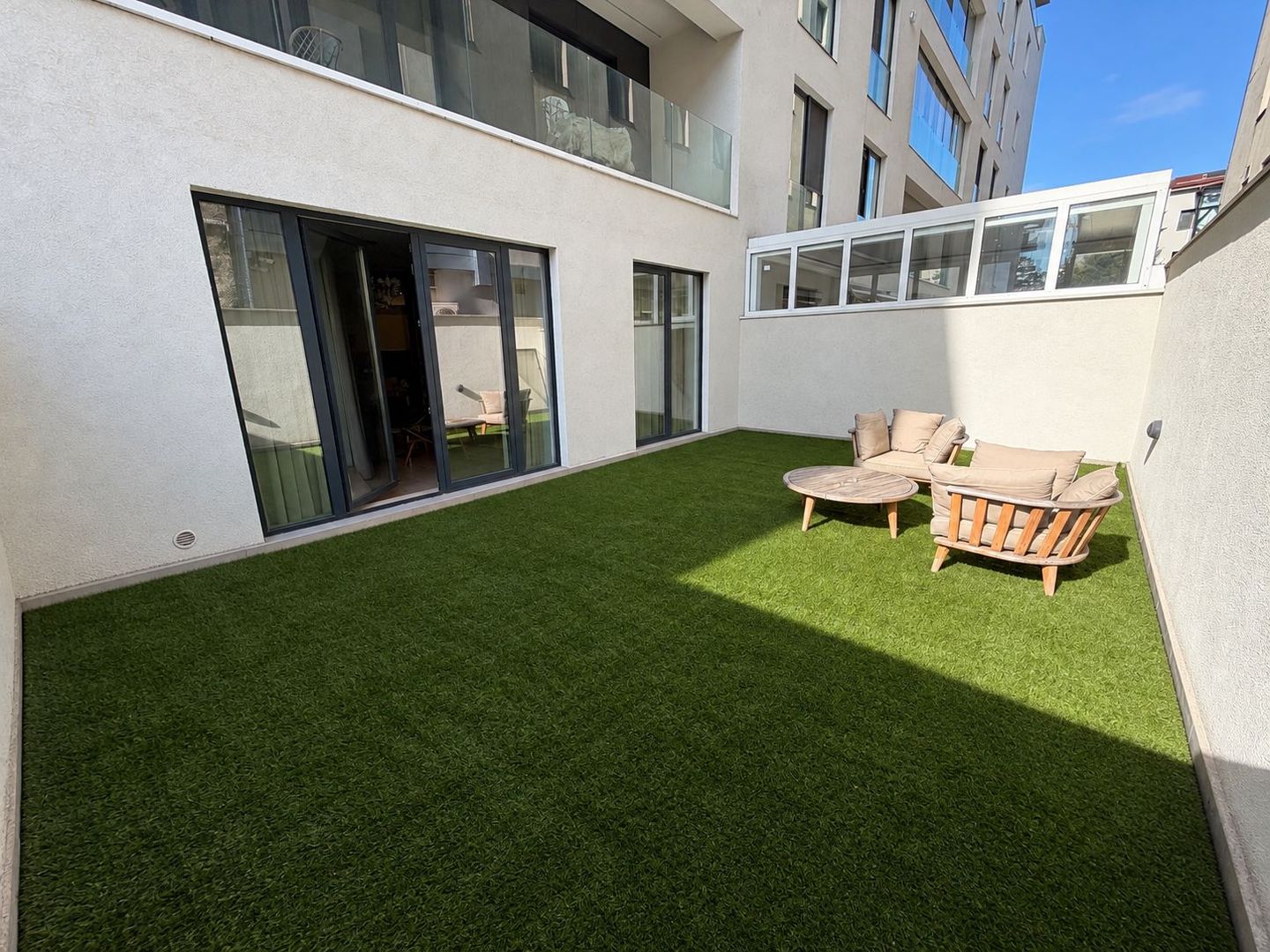 Apartment with garden 40 sqm / Herastrau